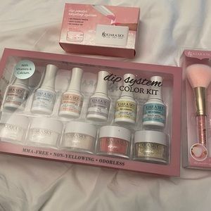 Kiara Sky Dip System Color Kit includes Dust Brush